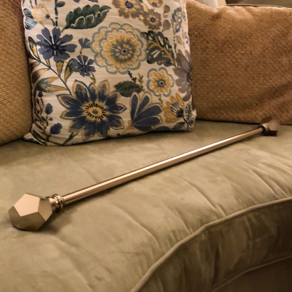 Decorative curtain rod